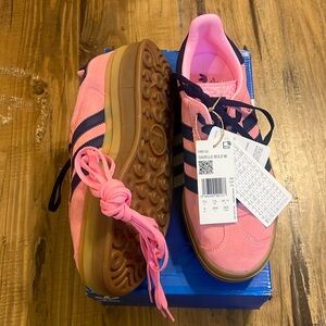Adidas Gazelle Women’s size 9